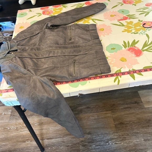 MISS LONDON FAUX LEATHER HOODIE
- WOMEN'S SIZE MEDIUM - Picture 10 of 11